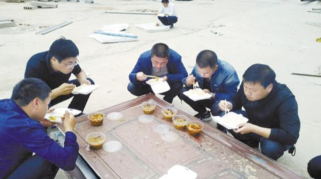 為了“創(chuàng)衛(wèi)”，他們蠻拼的